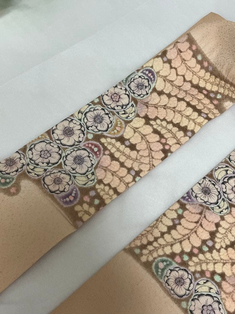 名古屋帯 作家物 ベージュ 花文様 正絹　流麗な草花意匠