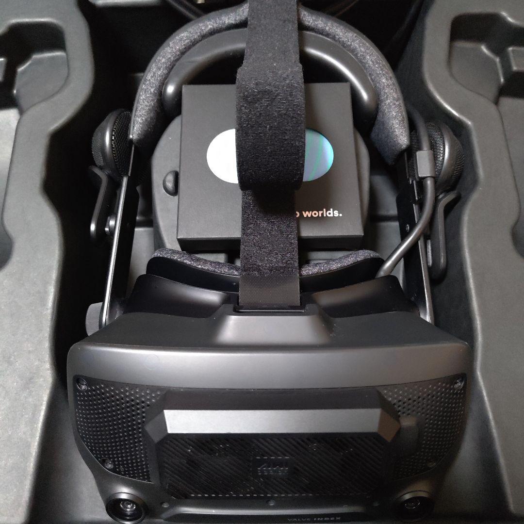 Valve Index ヘッドセットとコントローラー
