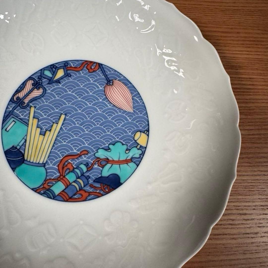 伊万里焼 畑萬陶苑：鍋島 青海波墨弾き宝尽くし文 宝彫7寸鉢☆