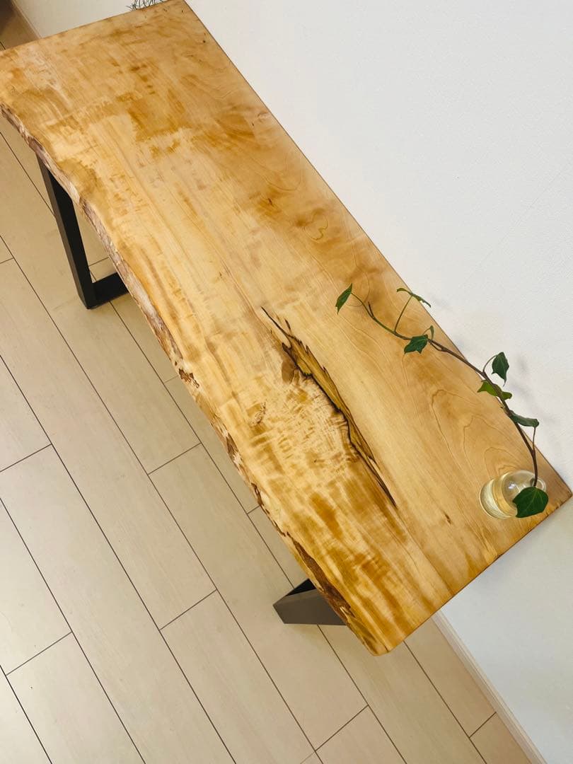 栃　一枚板テーブル　カウンターテーブル　アイアン脚　縮み杢