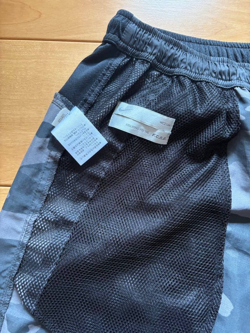 ナイキ NIKE x fcrb x honeybeeトリプルネーム 黒 迷彩柄