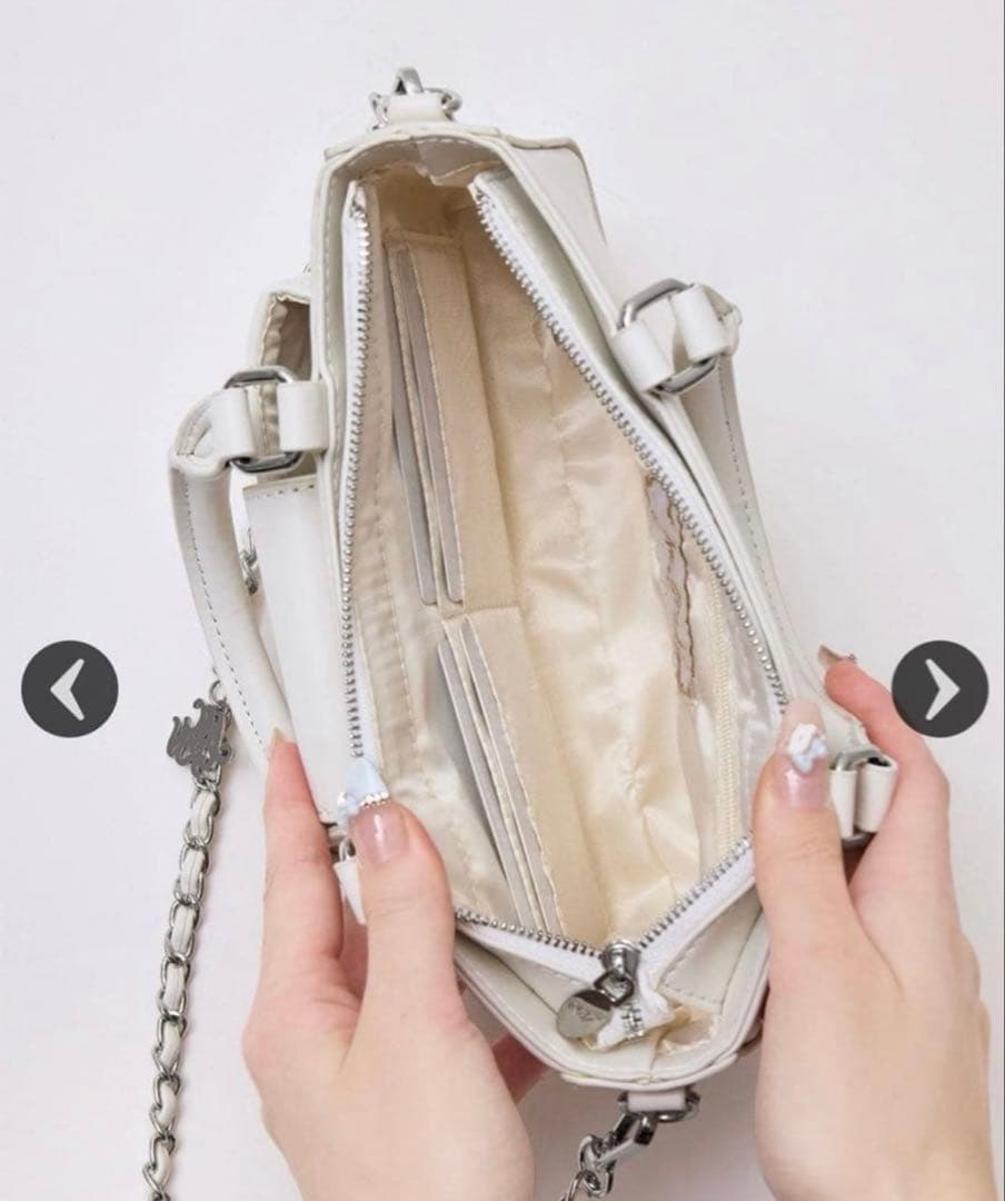 ミシェルマカロン マルチショルダーバック 白