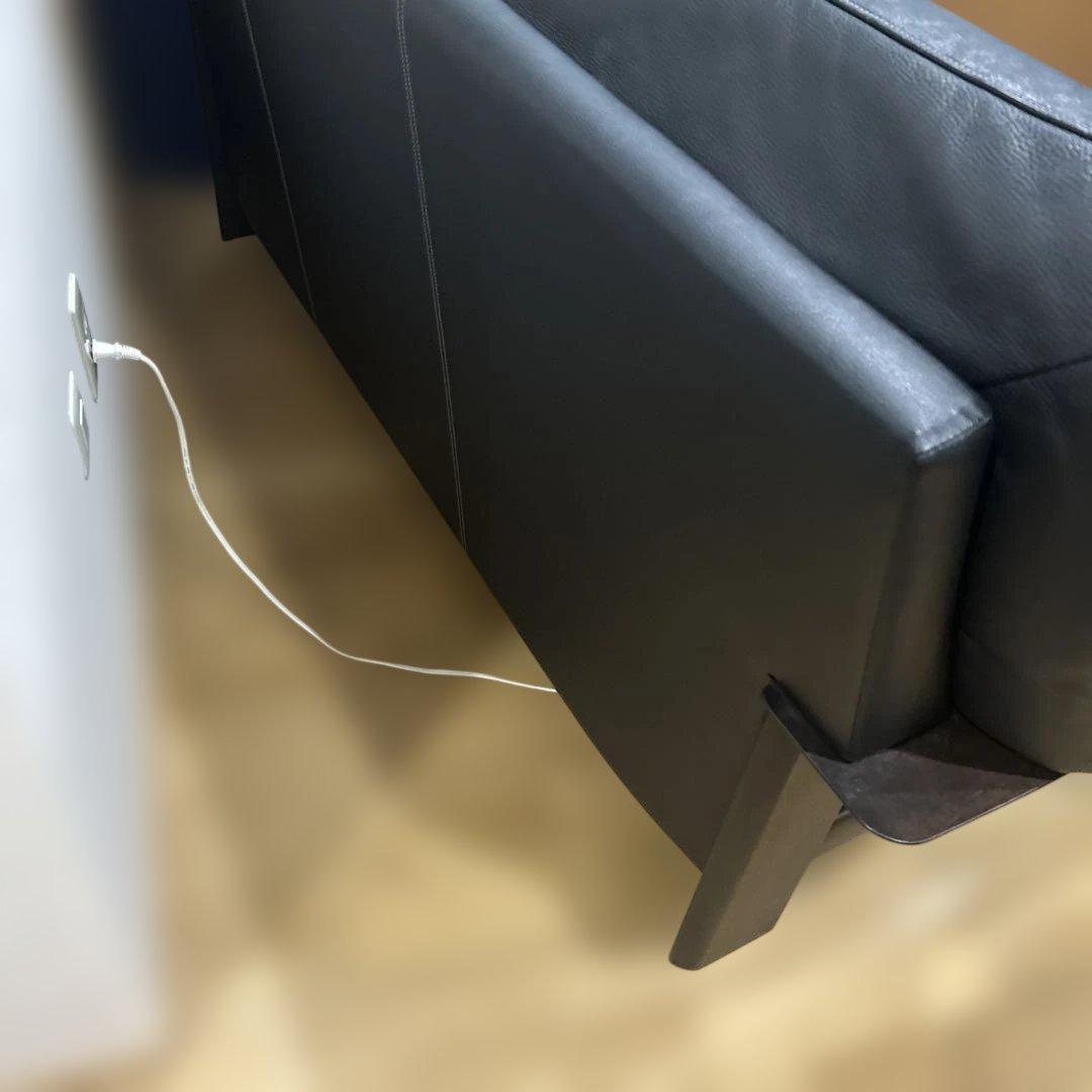 黒いレザー 2人掛けソファ