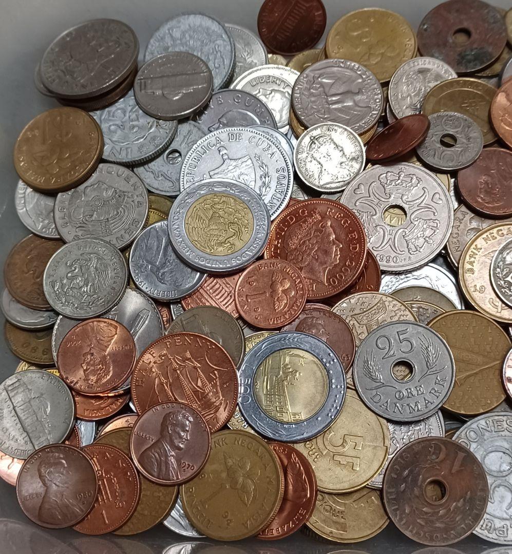 重さ3.5キロ以上の海外(外国)硬貨とおまけ付き(銀貨のおまけ)