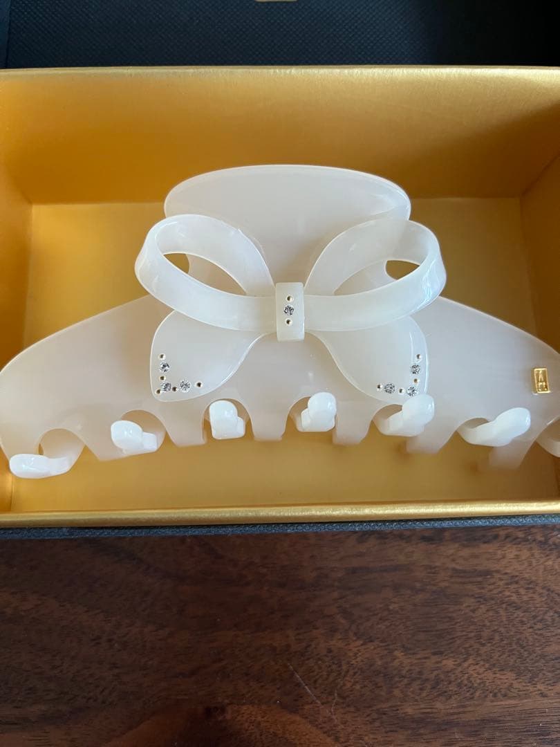 アレクサンドルドゥパリ♡2024未使用リボン付き乳白色ヘアクリップ