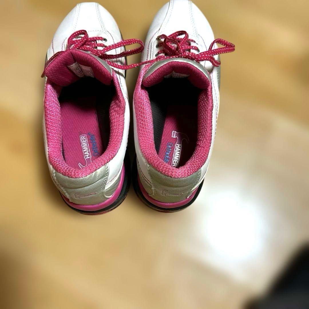 ハンマー社のボウリングシューズ ホワイト/ピンク