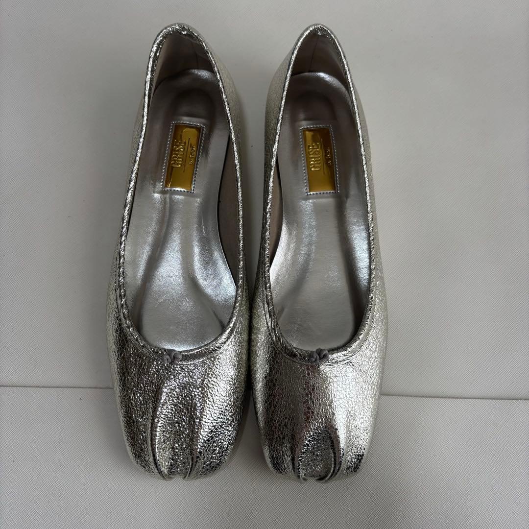 美品　GRISEレザースクエアプリーツフラット　シルバー　25cm