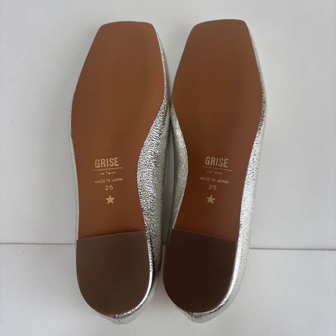 美品　GRISEレザースクエアプリーツフラット　シルバー　25cm