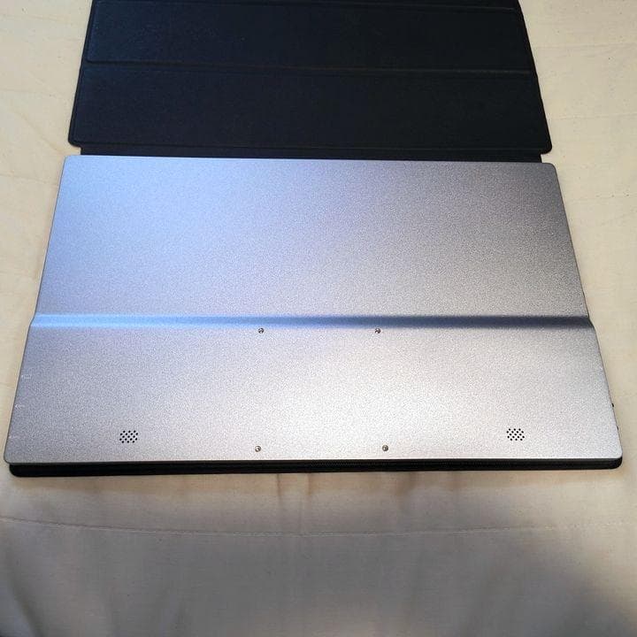 本体は美品！　山善 モバイルモニター Qriom QMM-156R