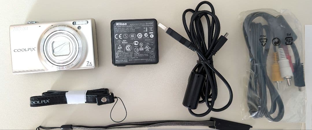 【箱、付属品あり】Nikon COOLPIX S6100 シャンパンシルバー
