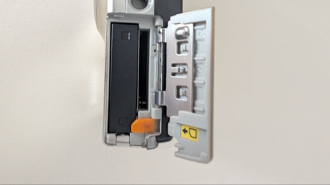 【箱、付属品あり】Nikon COOLPIX S6100 シャンパンシルバー