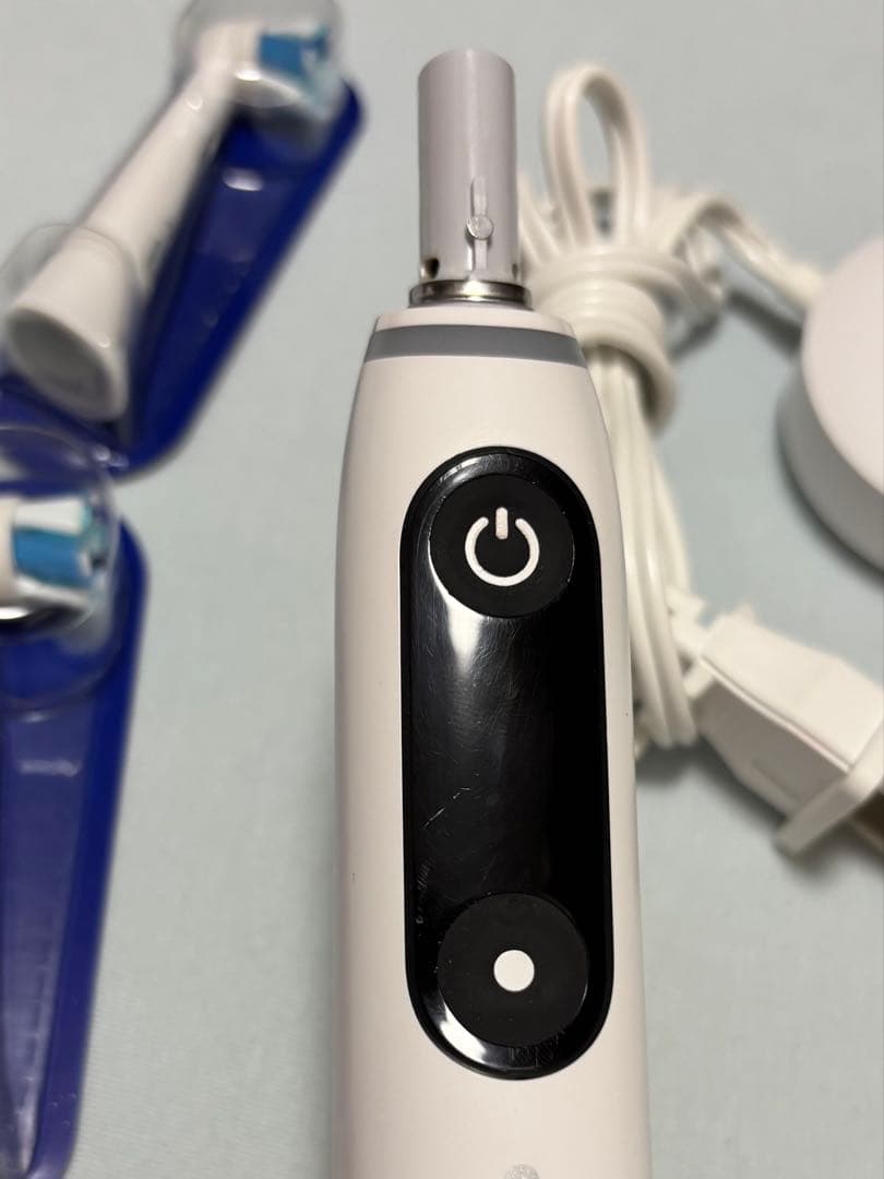 iOシリーズ8 ホワイト [オーラルB /回転式 /AC100V-240V]