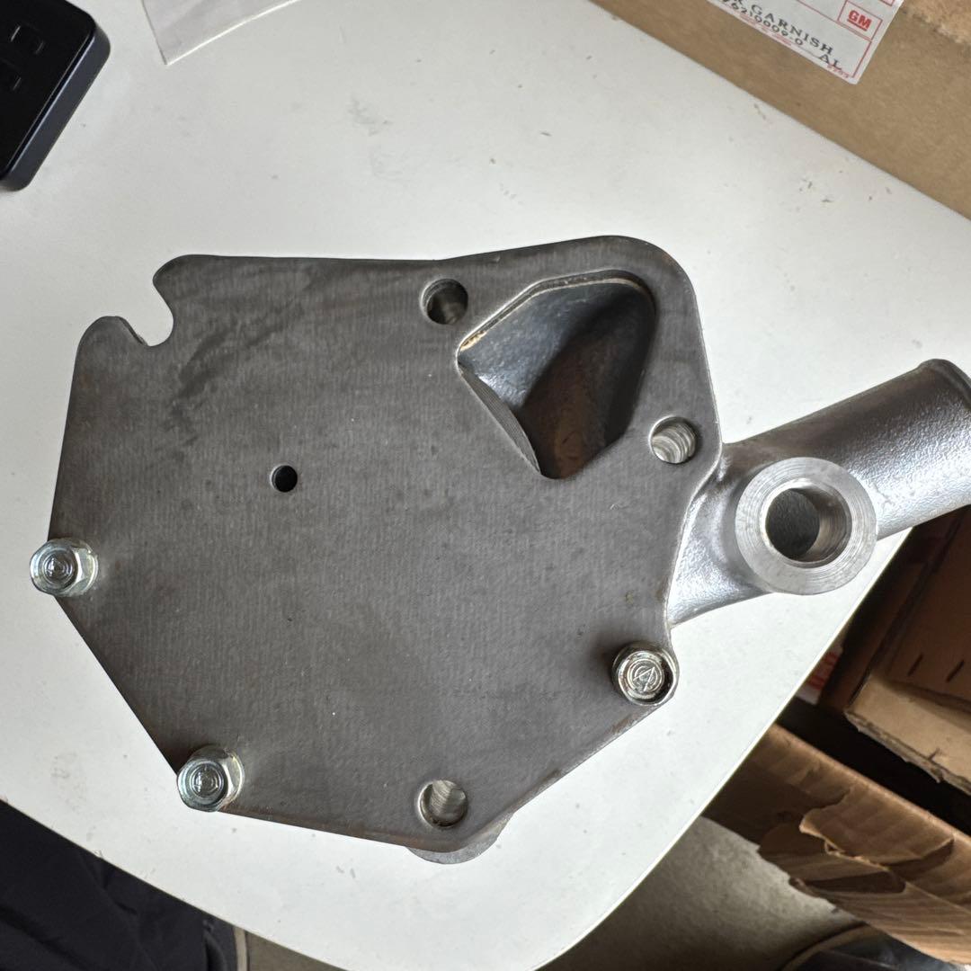 【純正部品】ISUZU 117クーペ ウォーターポンプ