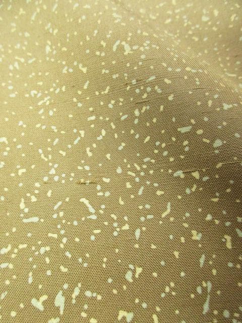 未着用に近い！牛首紬＊たたき染め＊桑染色＊紬＊高級＊着物＊１６３ｃｍ＊裄６５