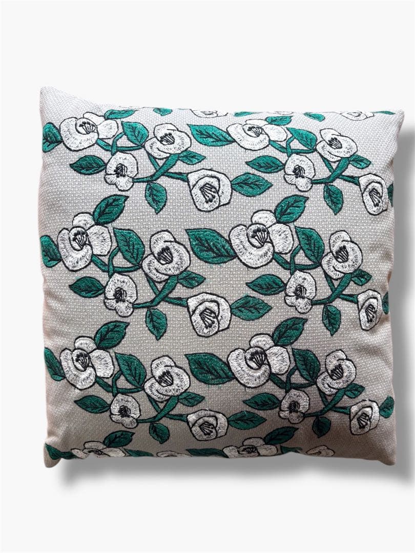 【美品】mina perhonen 花柄刺繍クッション