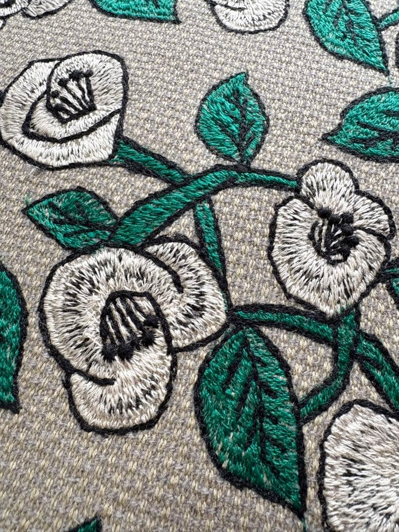 【美品】mina perhonen 花柄刺繍クッション