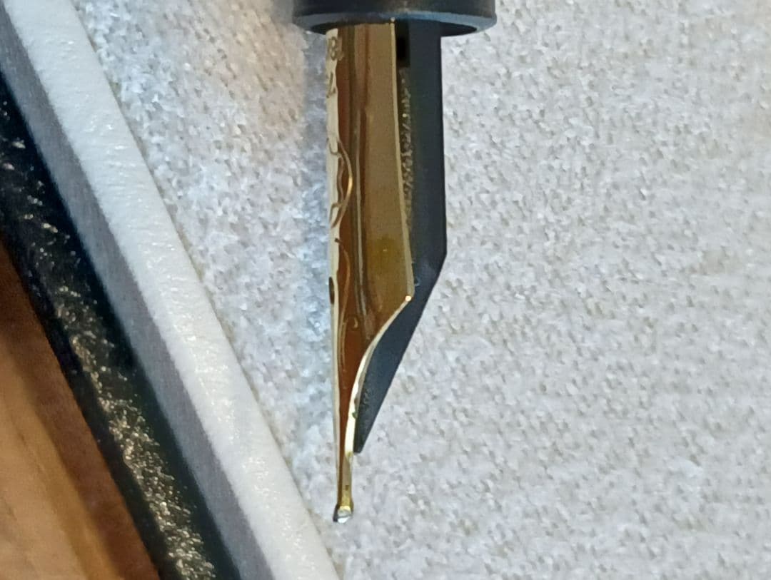 MONT BLANC 万年筆 F ノブレスマーブルゴールド　セール