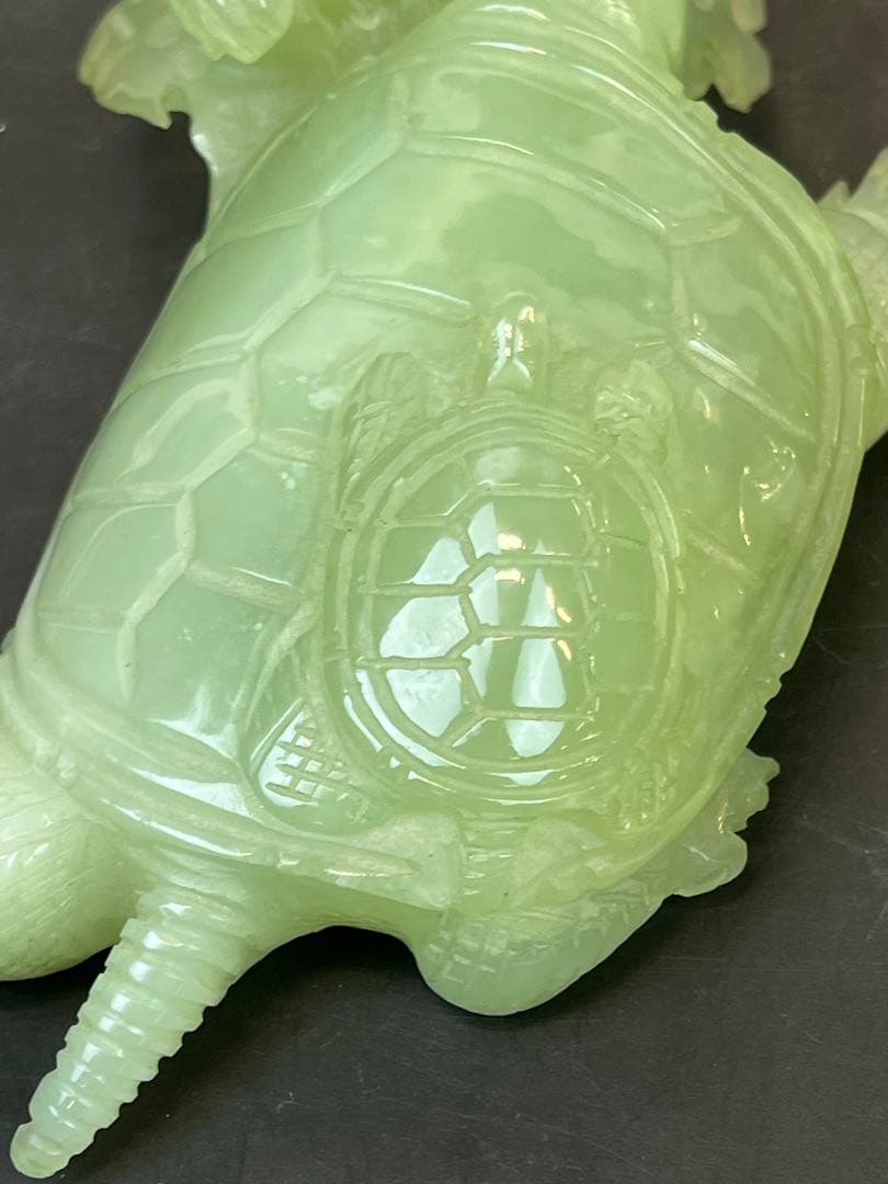 ［美品］翡翠亀　横19cm台付き　送料込み