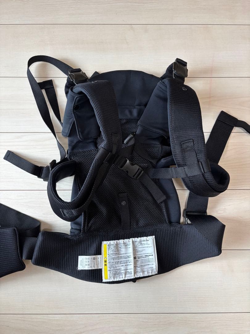 【美品】Aprica ラクリス 抱っこ紐 黒 5回程度使用 ◇ 新生児〜3歳まで