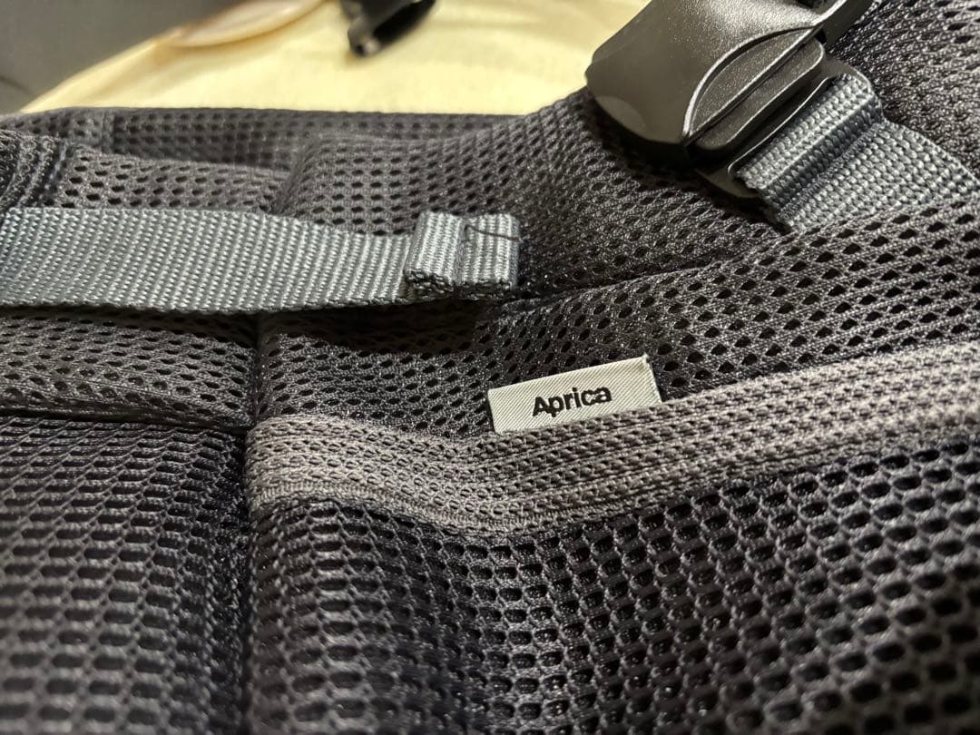 aprica ラクリス　抱っこ紐　ダークグレー