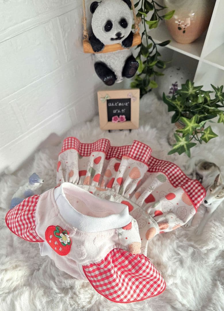 ハンドメイド犬服・シンプルベリー柄・ギャザーたっぷりワンピース