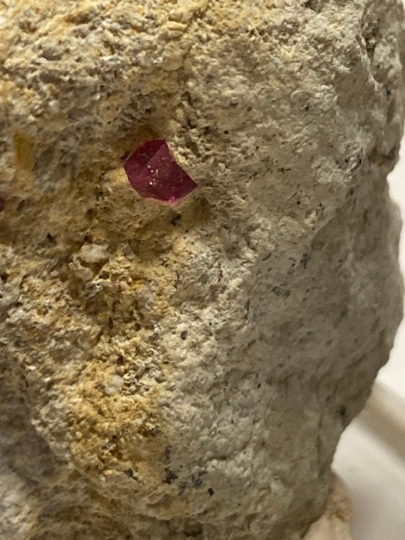 レッドベリル母岩付き