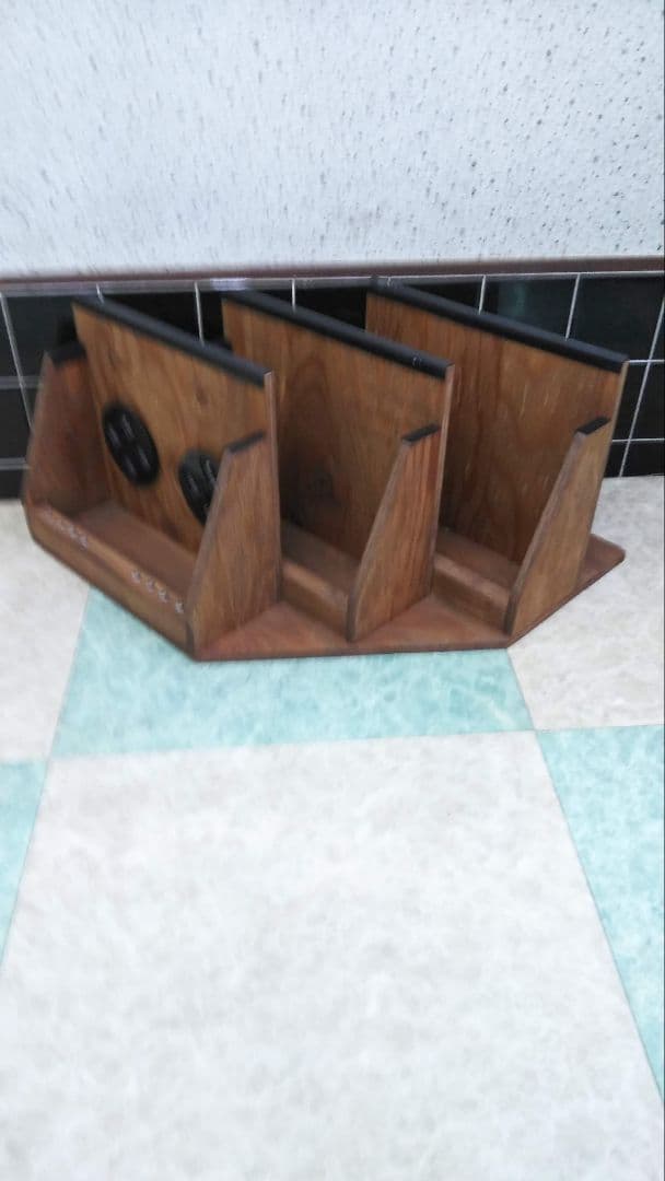 スノーボードディスプレイスタンド　３本用カラーウィールナット左側用　ハンドメイド