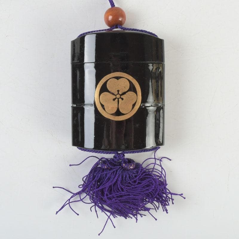 時代提げ物　黒漆　三つ葉葵蒔絵　印籠　薬入　根付　緒締め玉　C　9438