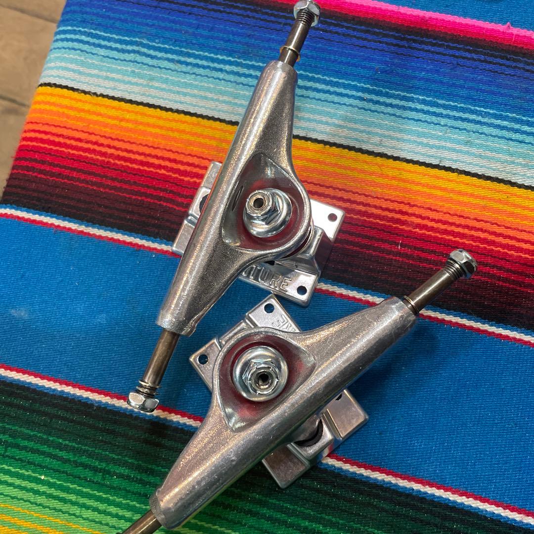 ベンチャー　venture スケボートラック5.0LOW 軽量モデル