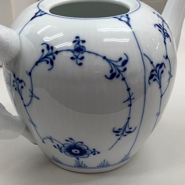 本物新品 ロイヤルコペンハーゲン ブルーフルーテッドプレイン　ミニティーポット