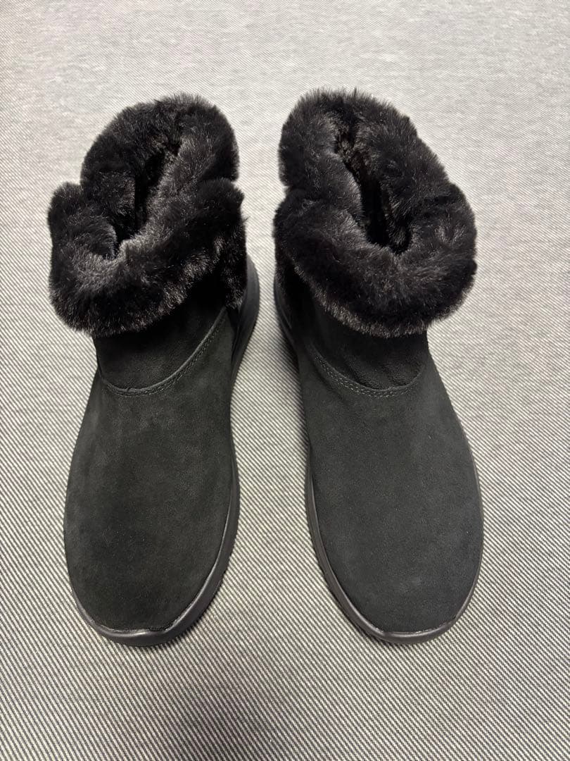 新品未使用！スケッチャーズ　レディース ショートムートンブーツ　24㌢