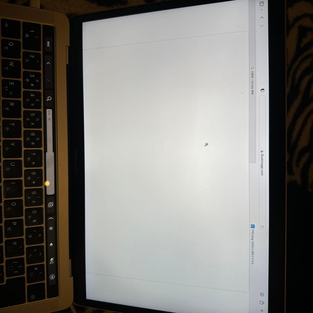 マックブック　MacBook Pro 2018　タッチバー