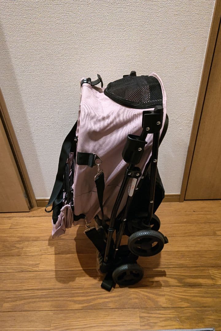 ピンクの犬用ペットカート