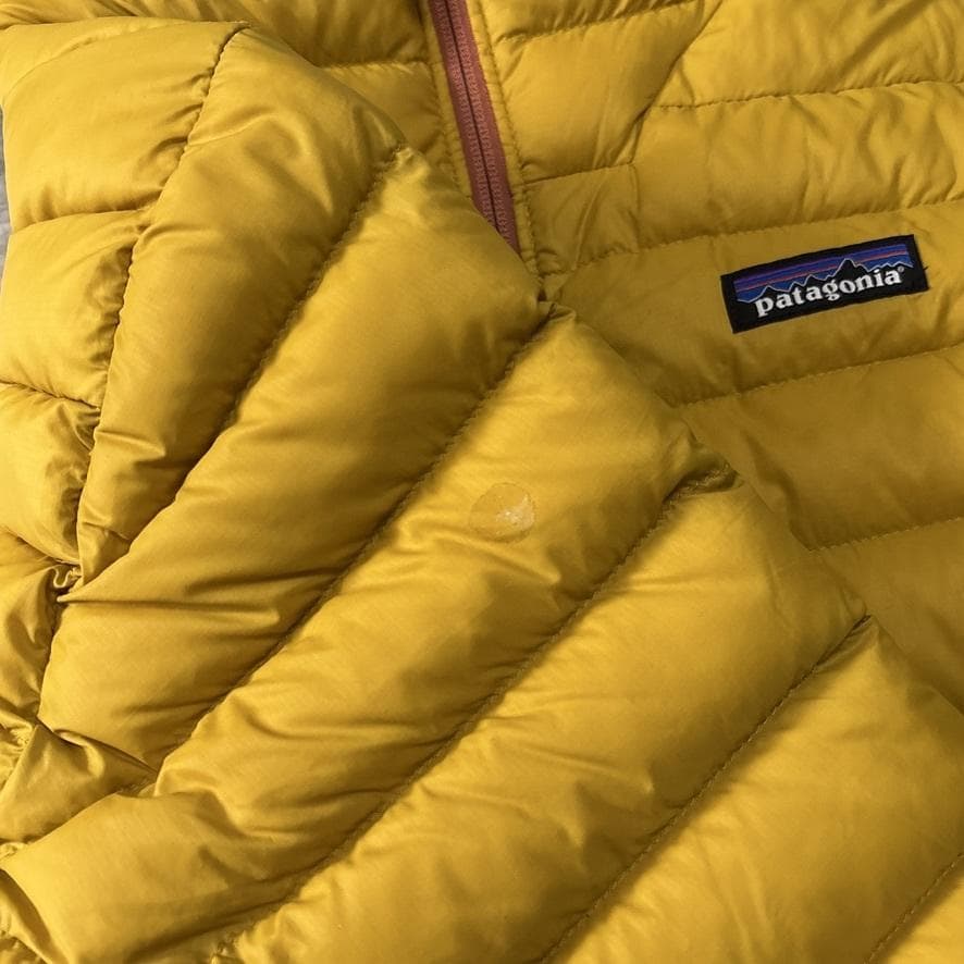 パタゴニア FA23 ダウンセーターフーディ ダウンジャケット S 黄 イエロー