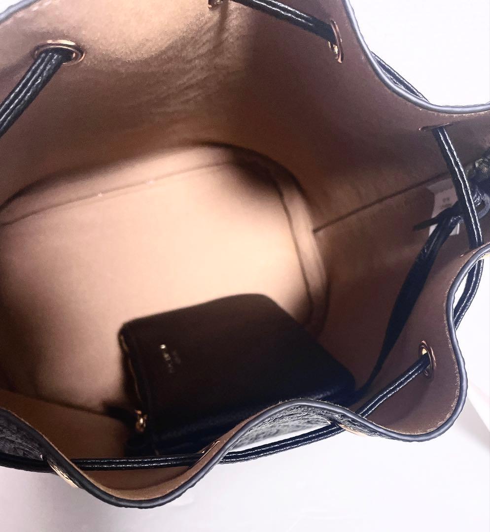 【大人気☆】Tory Burch Tモノグラム ペブルド バケットバッグ