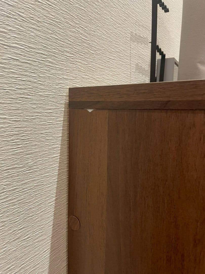 ダークブラウン【パソコンデスク】 コンセント、引き出し付き 左側にノリ付着有