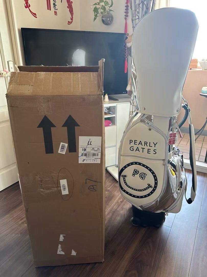 PEARLY GATES シルバー キャディバッグ　一月に購入したばかり、美品