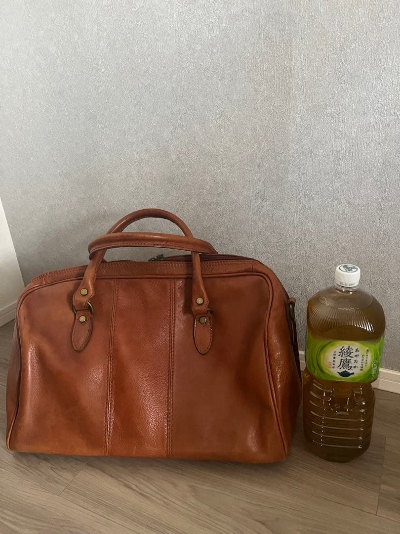 【、】イタリア製　革ボストンバッグ