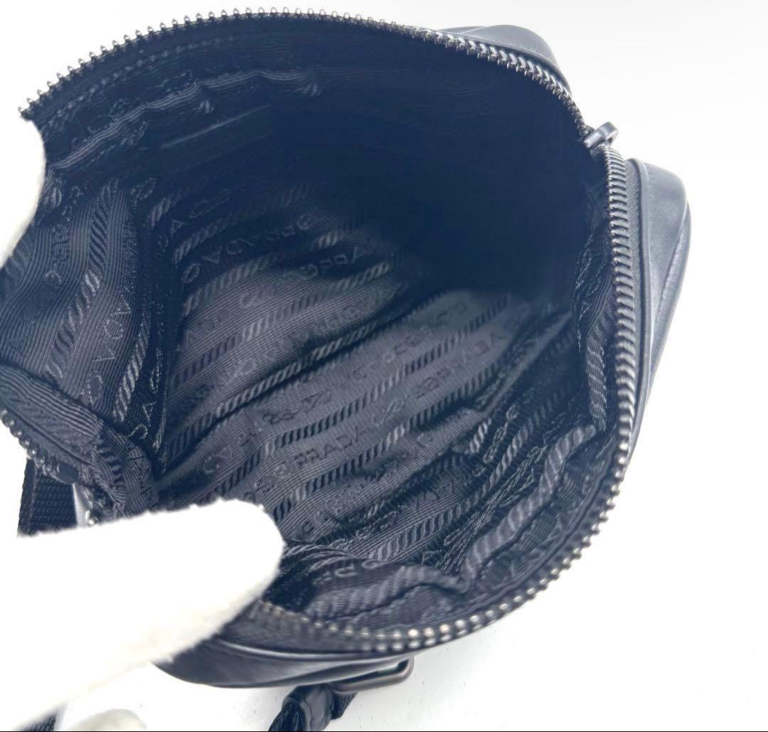 【未使用に近い】プラダ ショルダーバッグ レザー 黒