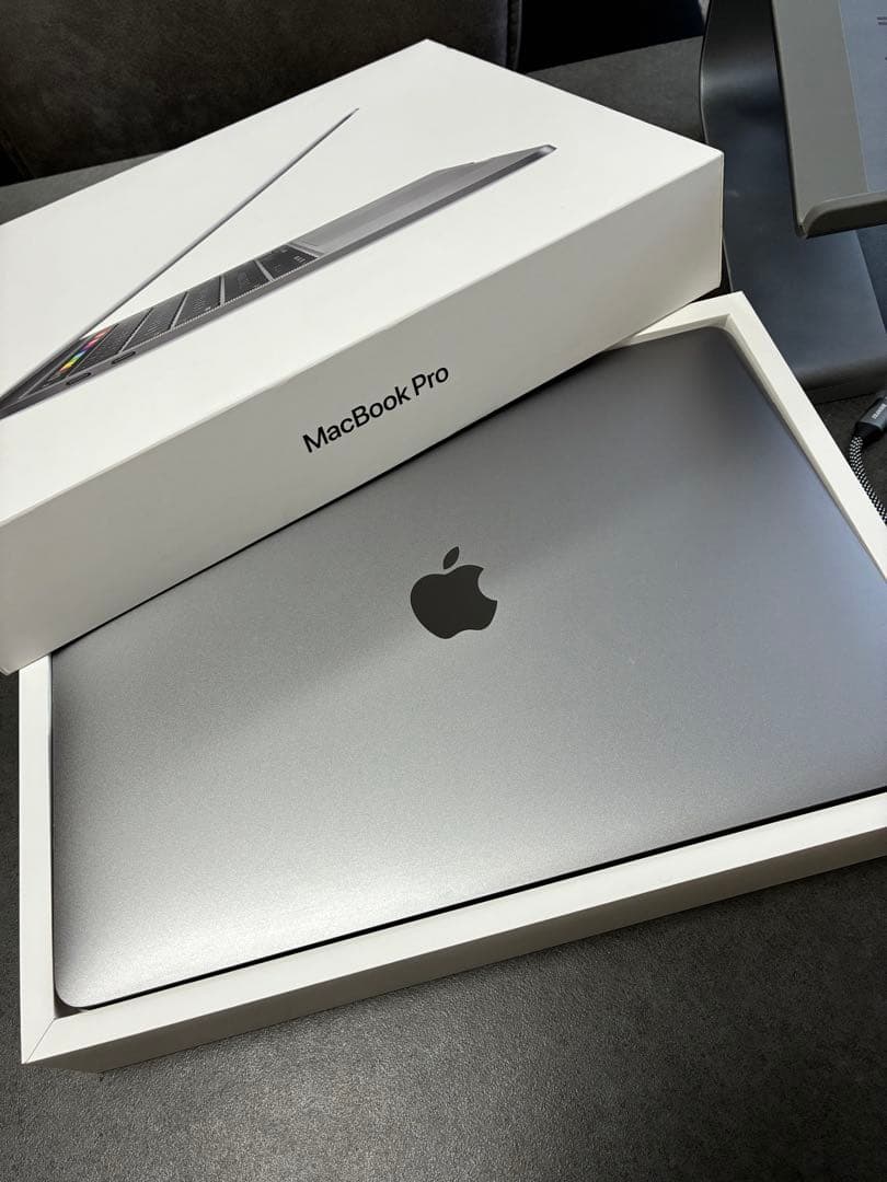 【美品】MacBook Pro 13インチ Core i5 256GB 8GB