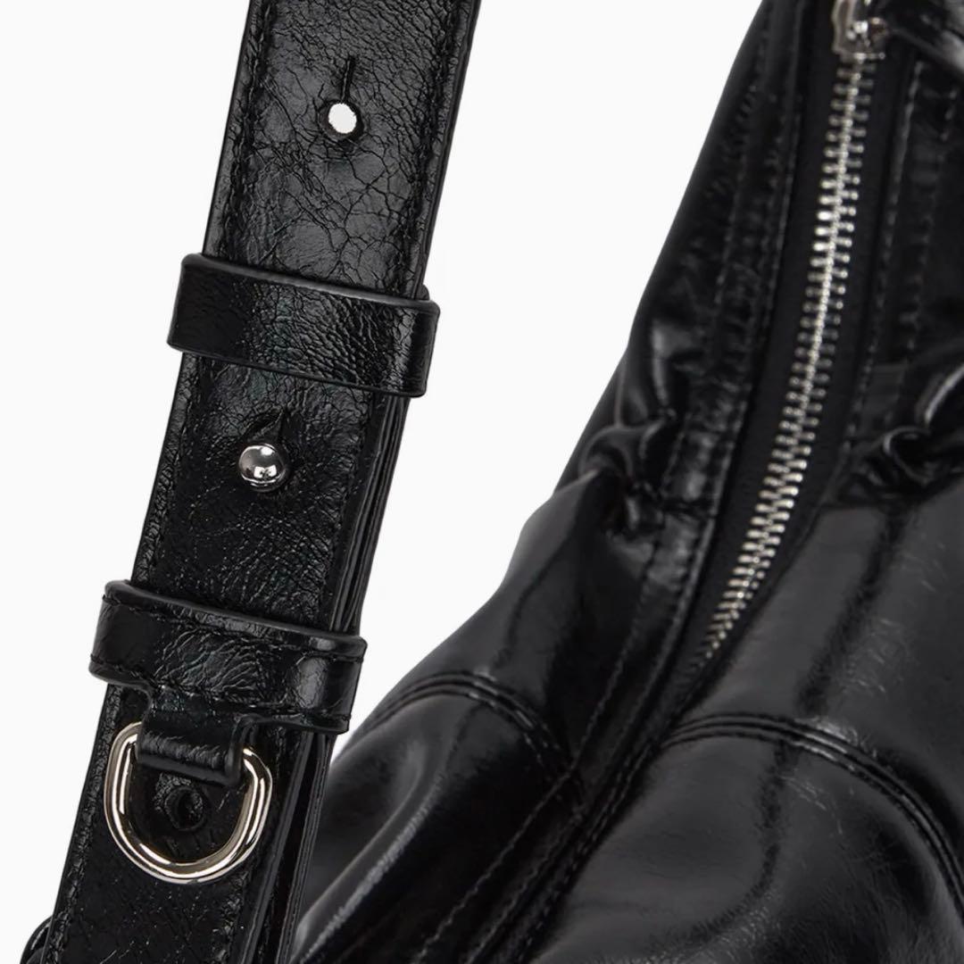 バッグ HALF SHIRRING RIBBON ROUND BAG IN BLACK