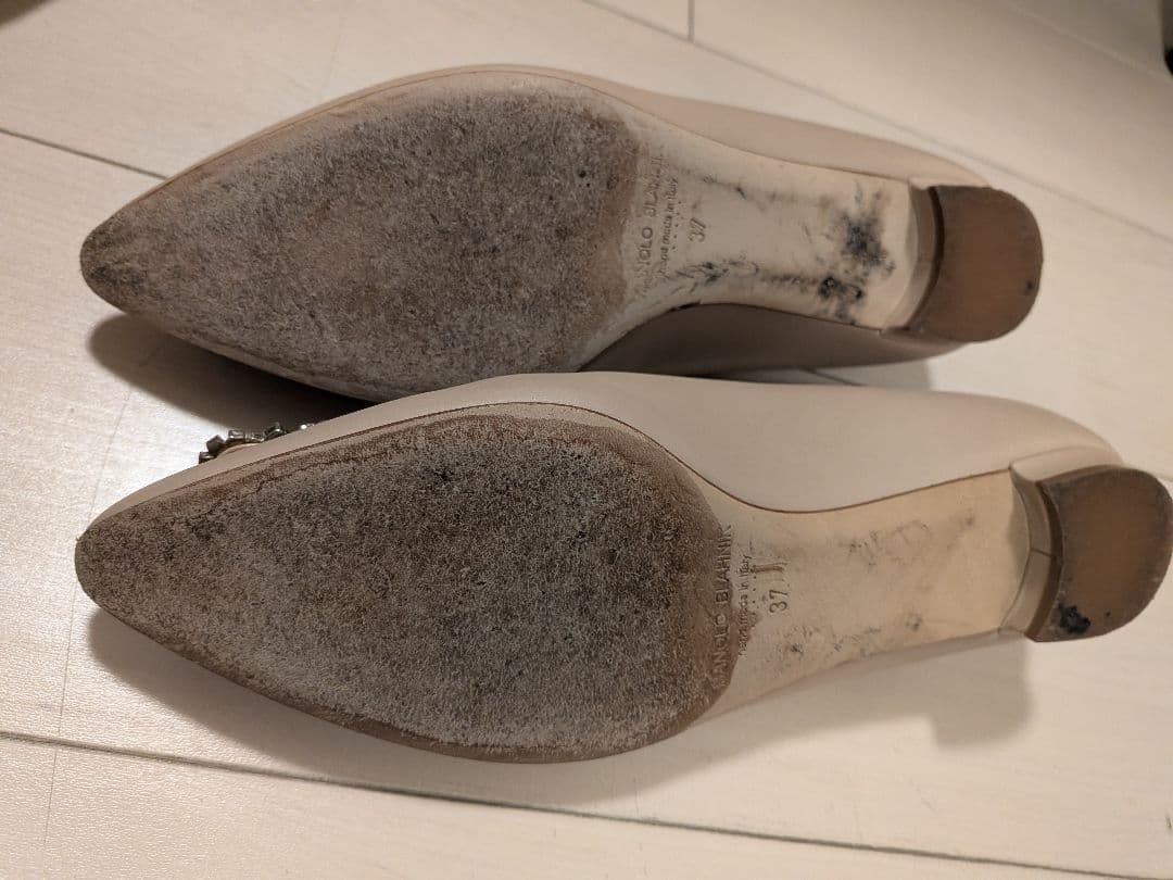 MANOLO BLAHNIK ビジュー付きフラットシューズ