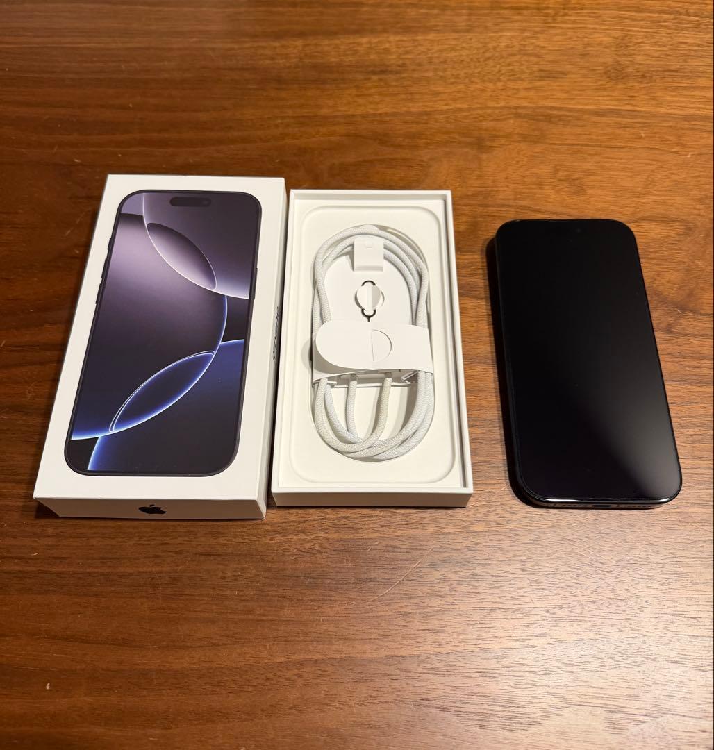 Apple iPhone 16 Pro ブラックチタニウム　本体　256GB
