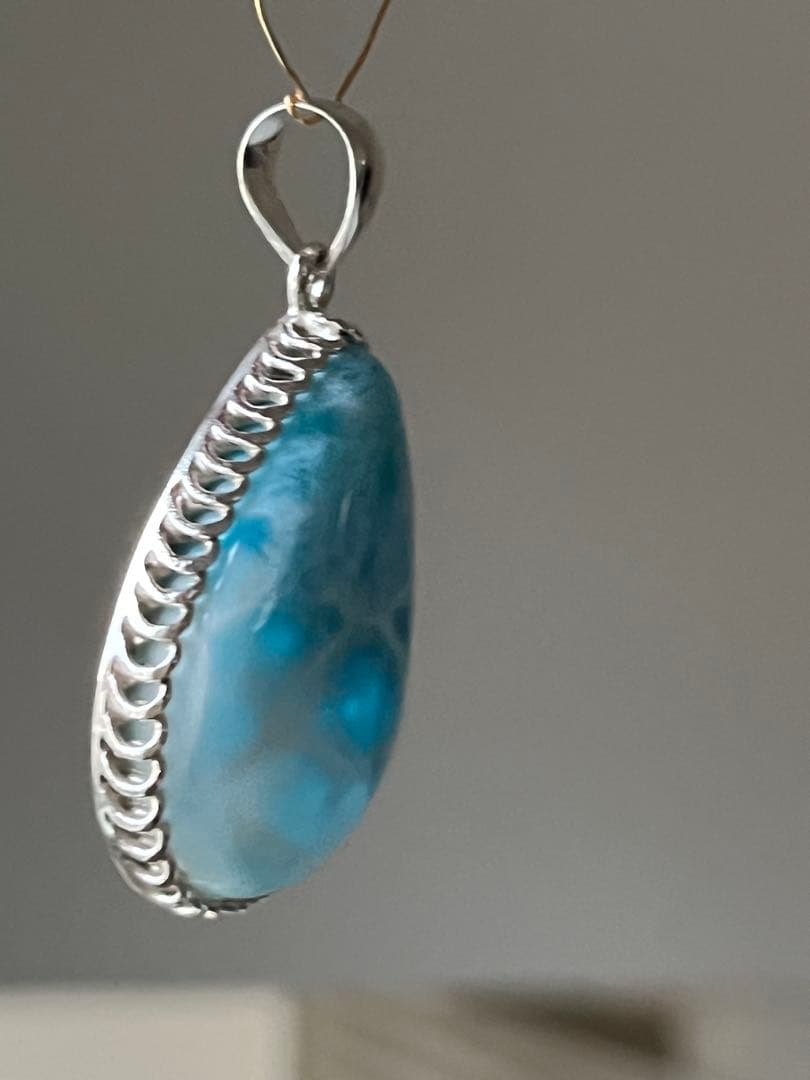 天然石☆高品質！ラリマーしずく型ペンダントトップ☆シルバーワク付き☆模様が美しい