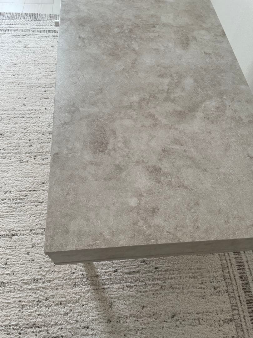 グレーの引き出し付きローテーブル