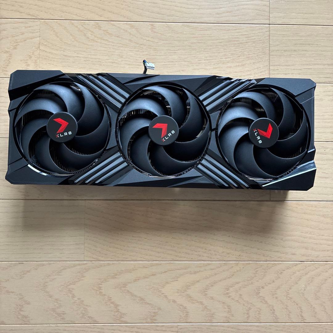 PNY 4090 ヒートシンク　3連　ファン　LED バックプレート