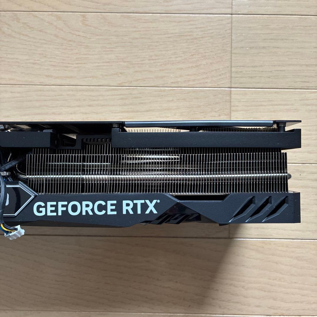 PNY 4090 ヒートシンク　3連　ファン　LED バックプレート