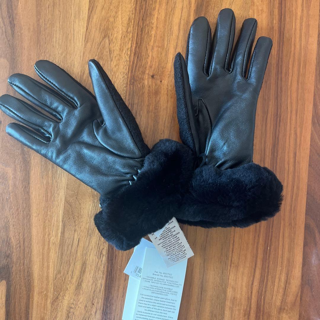 新品⭐︎未使用⭐︎タグ付きUGG ファー付き手袋 ブラック　M