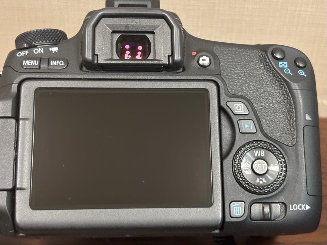 Canon EOS 8000D(W) デジタル一眼レフカメラ Wズームキット