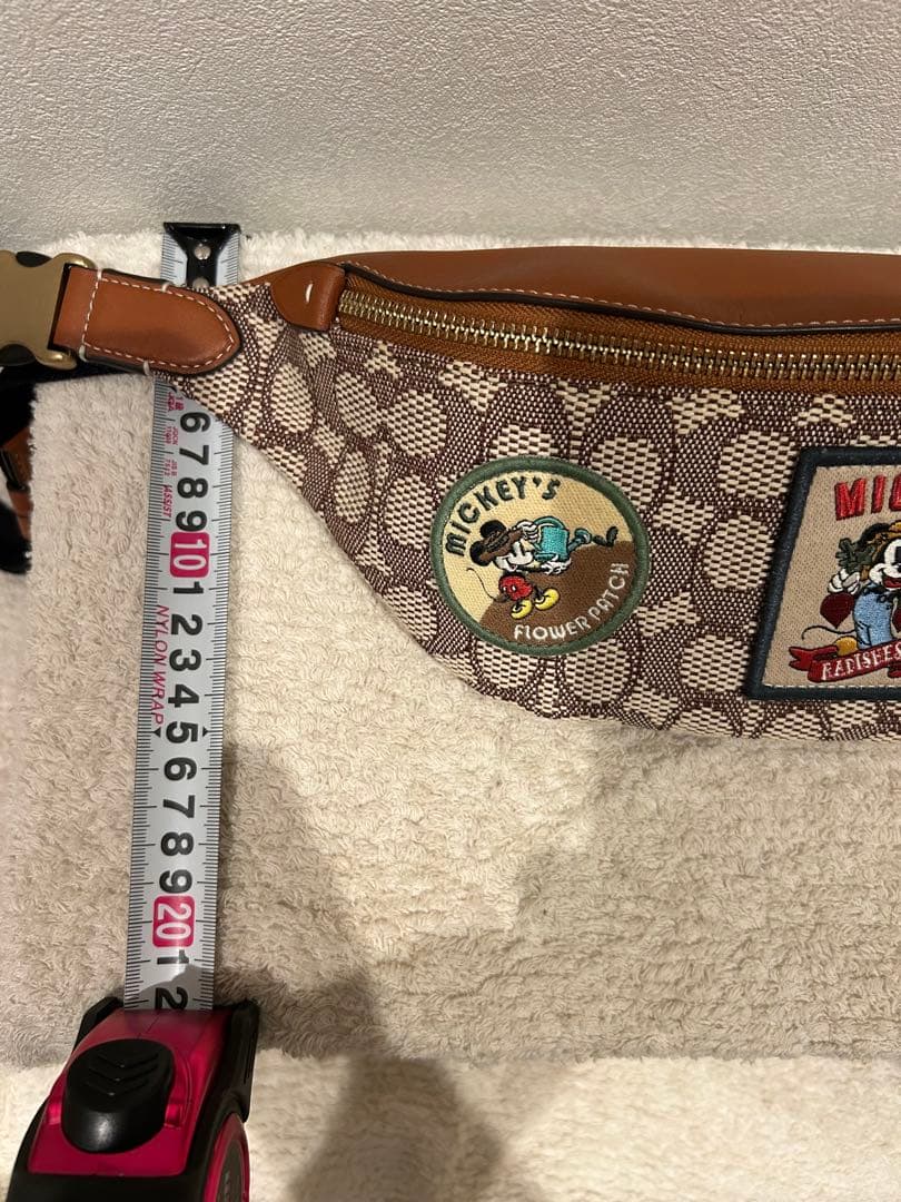 coach✖️ディズニー　限定品　ミッキー・ドナルド パッチ付きボディバッグ